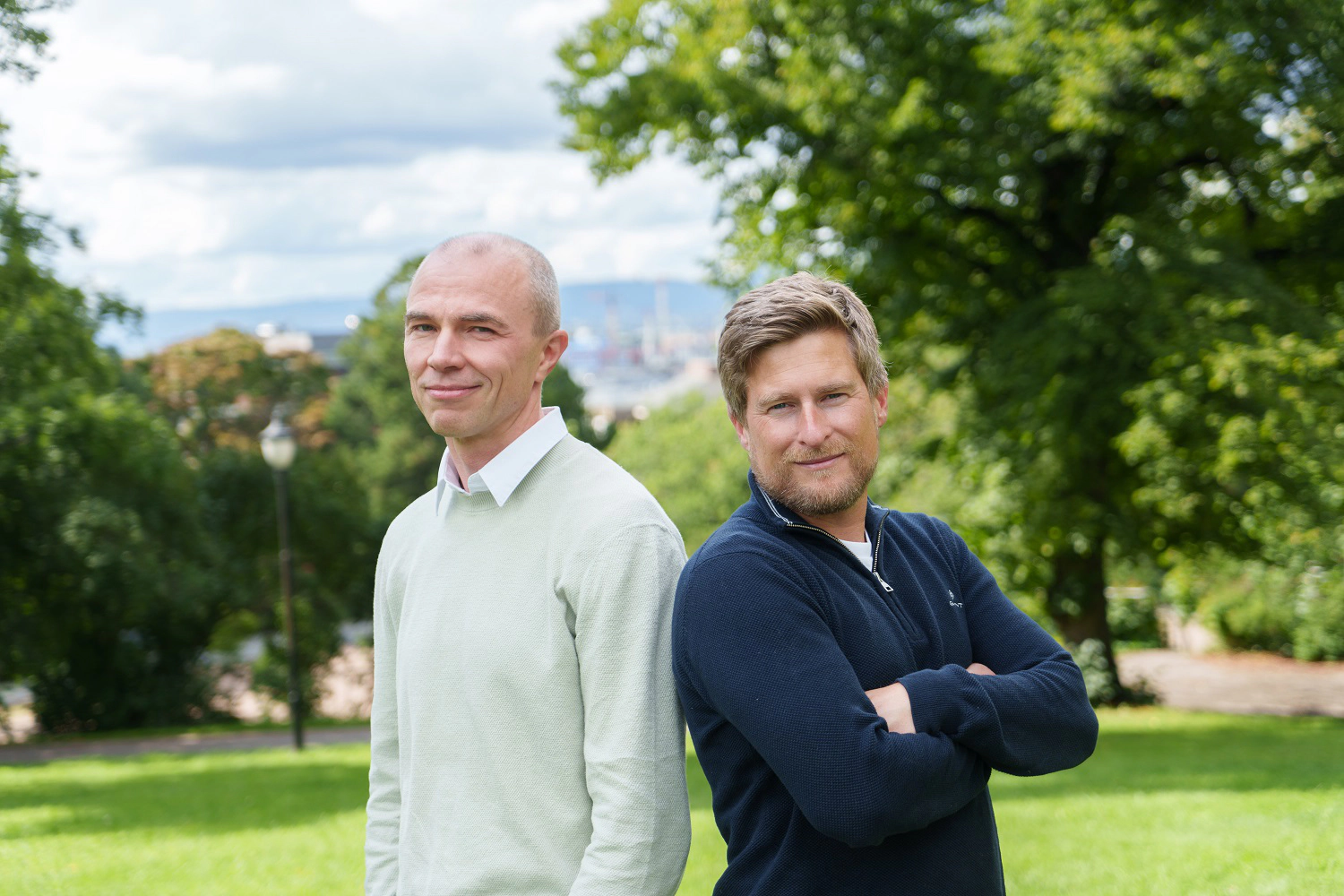 Eystein T. Kleivenes jobber som dataarkitekt i dagligvarebransjen, mens Magne Bakkeli er leder av konsulentselskapet Glitni. Foto: Birger Midtlid