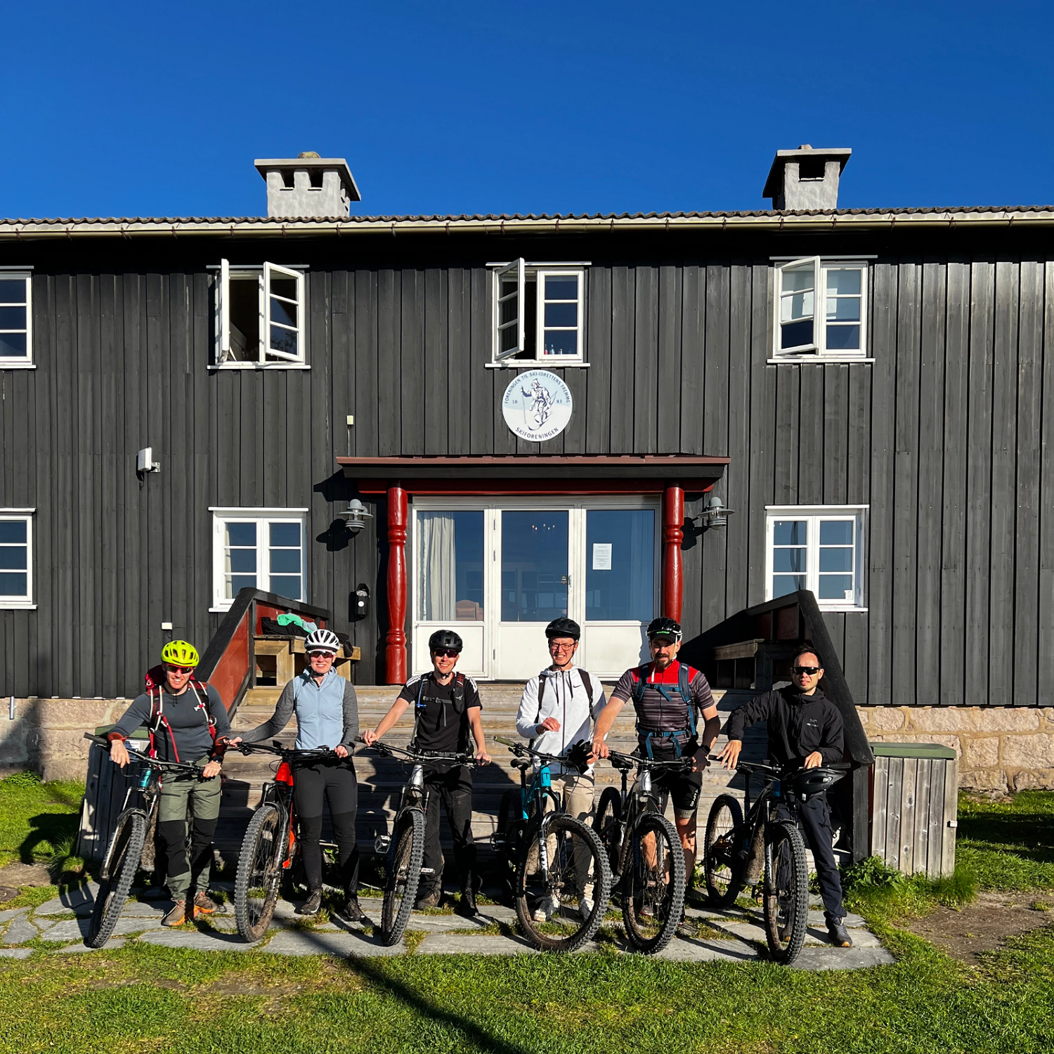 Glitni på sykkeltur i Nordmarka