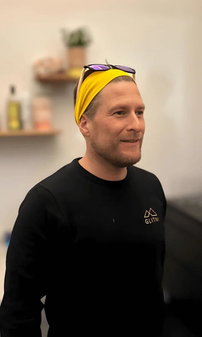 Glitni-kolleksjonen 2025: raffe solbriller og en chic genser